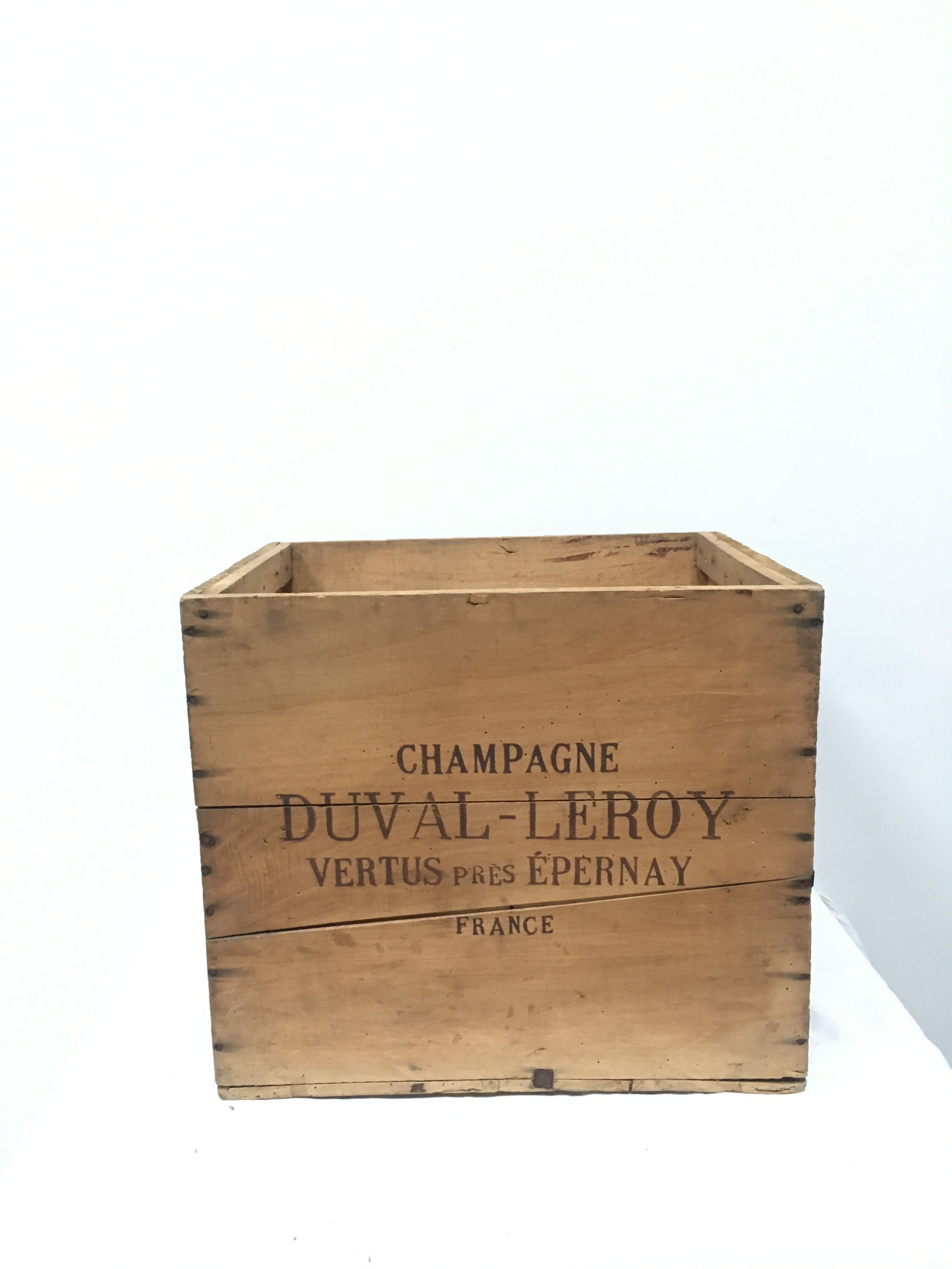 Wooden case for champagne