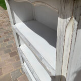 Patinated white bibus