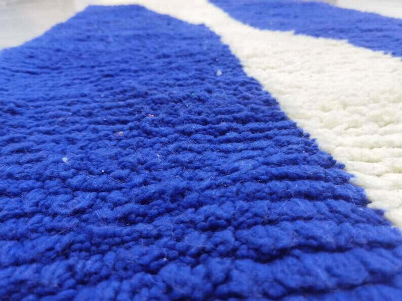 Handcrafted Moroccan rug decorated 250cm x 100cm