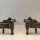 Paire de chenets d'époque Empire en bronze représentant des lions allongés