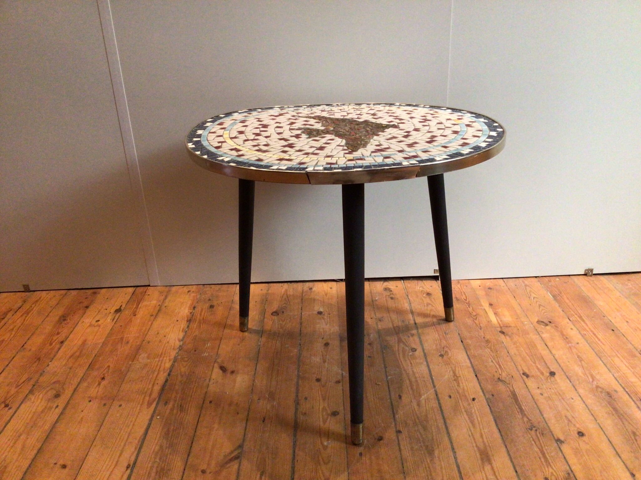 Table ronde en mosaïque