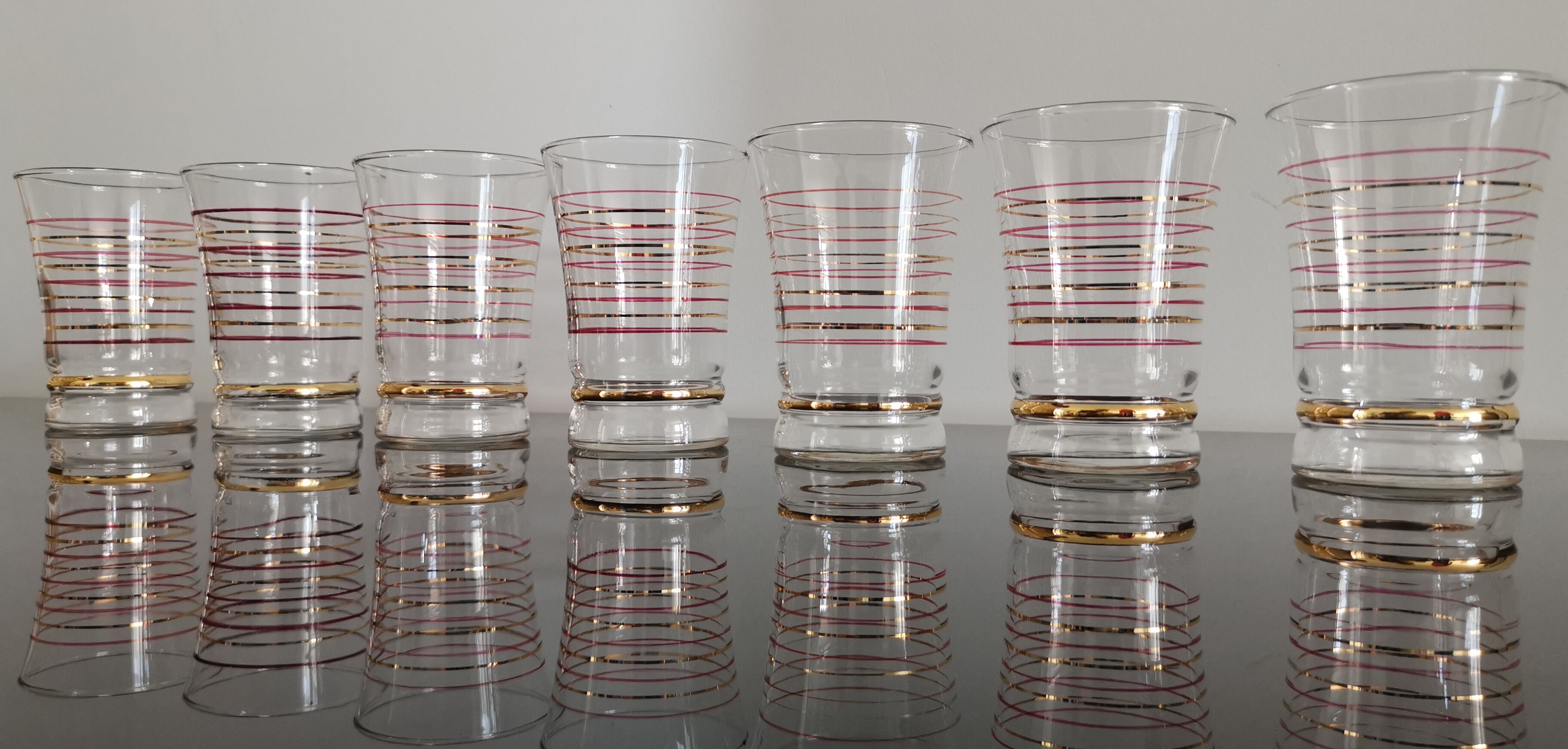 Set of 7 vintage glasses bordered gold and red years 50/60