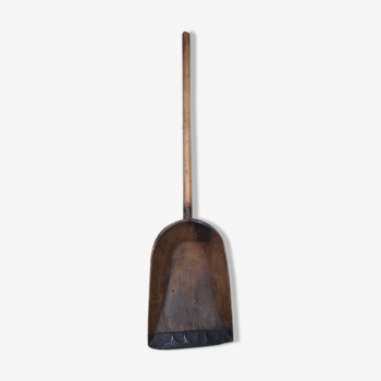 Grain shovel