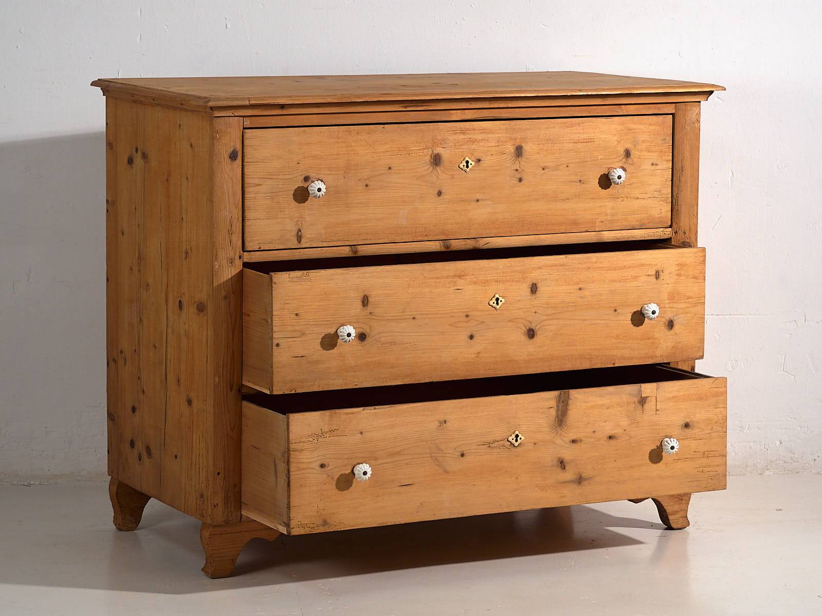 Antique Provençal chest of drawers (c.1920)