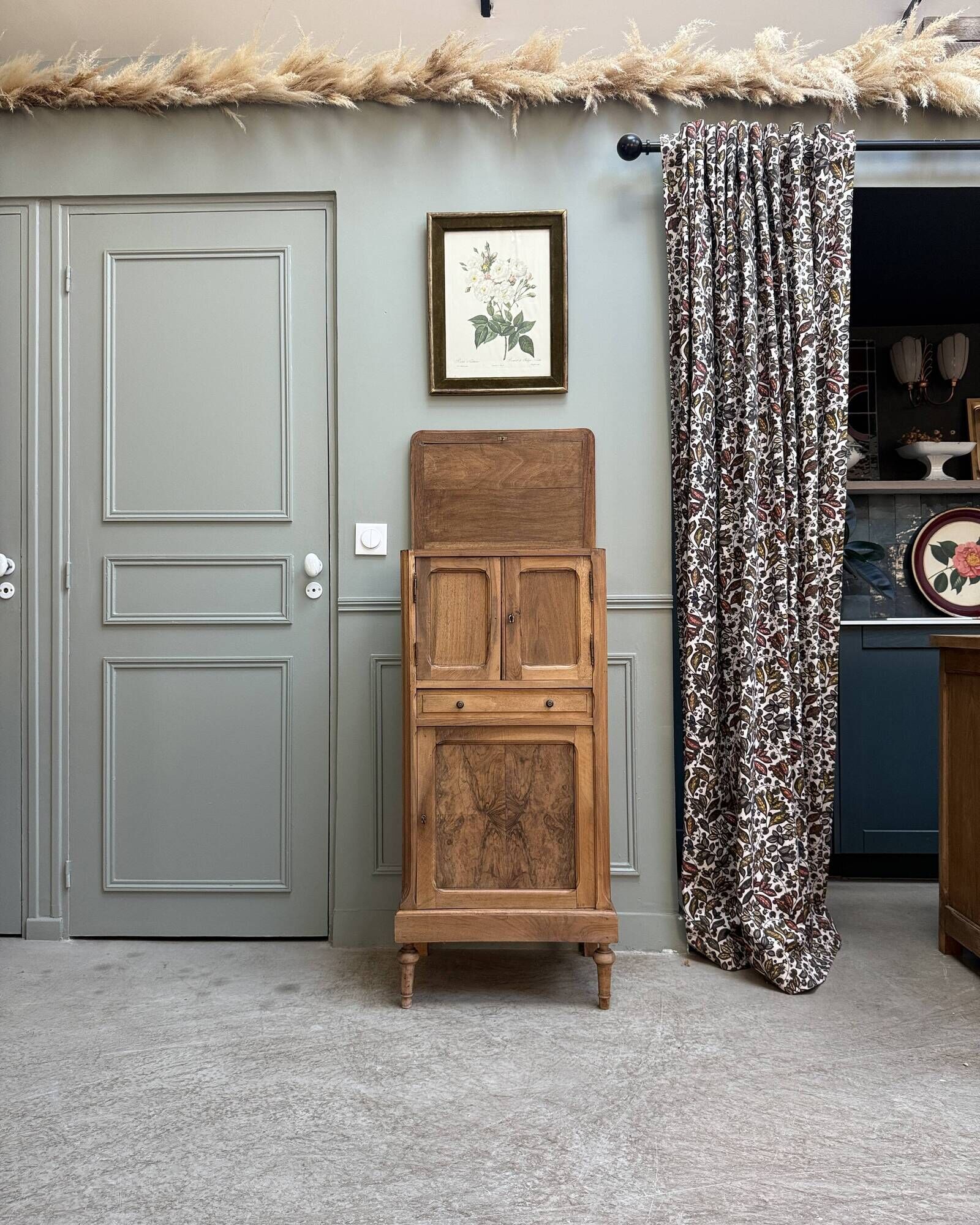 Small high buffet in walnut (renovated)