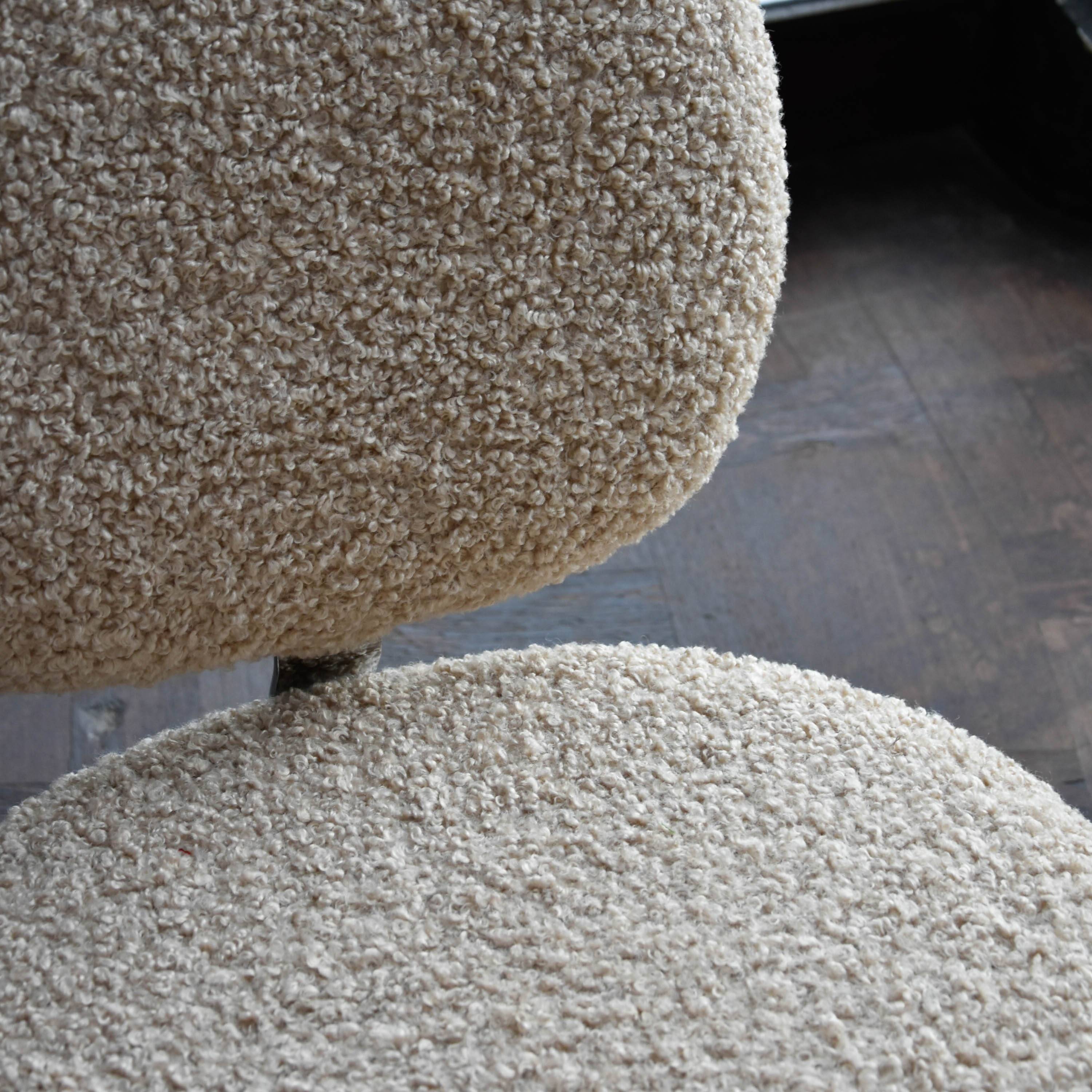 Artifort Vega Chair
