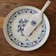Serving dish with its shovel