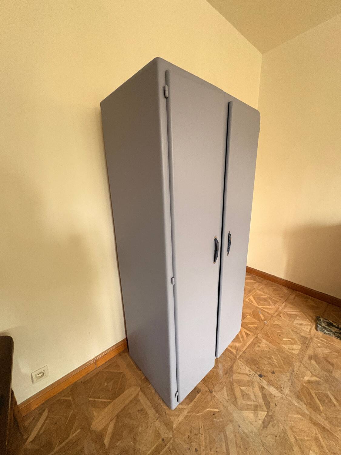 Mado wardrobe