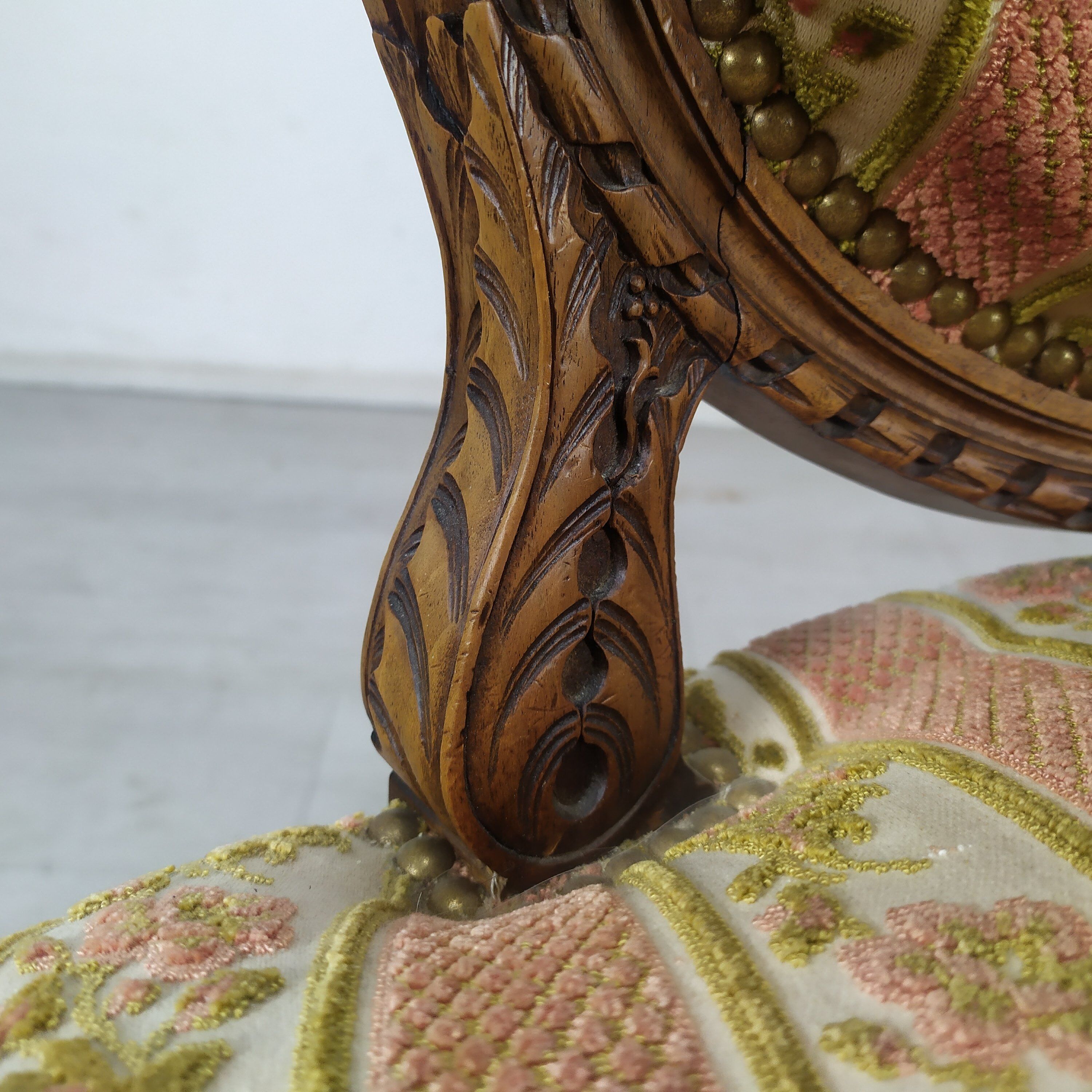 Lounge armchairs bench medallion