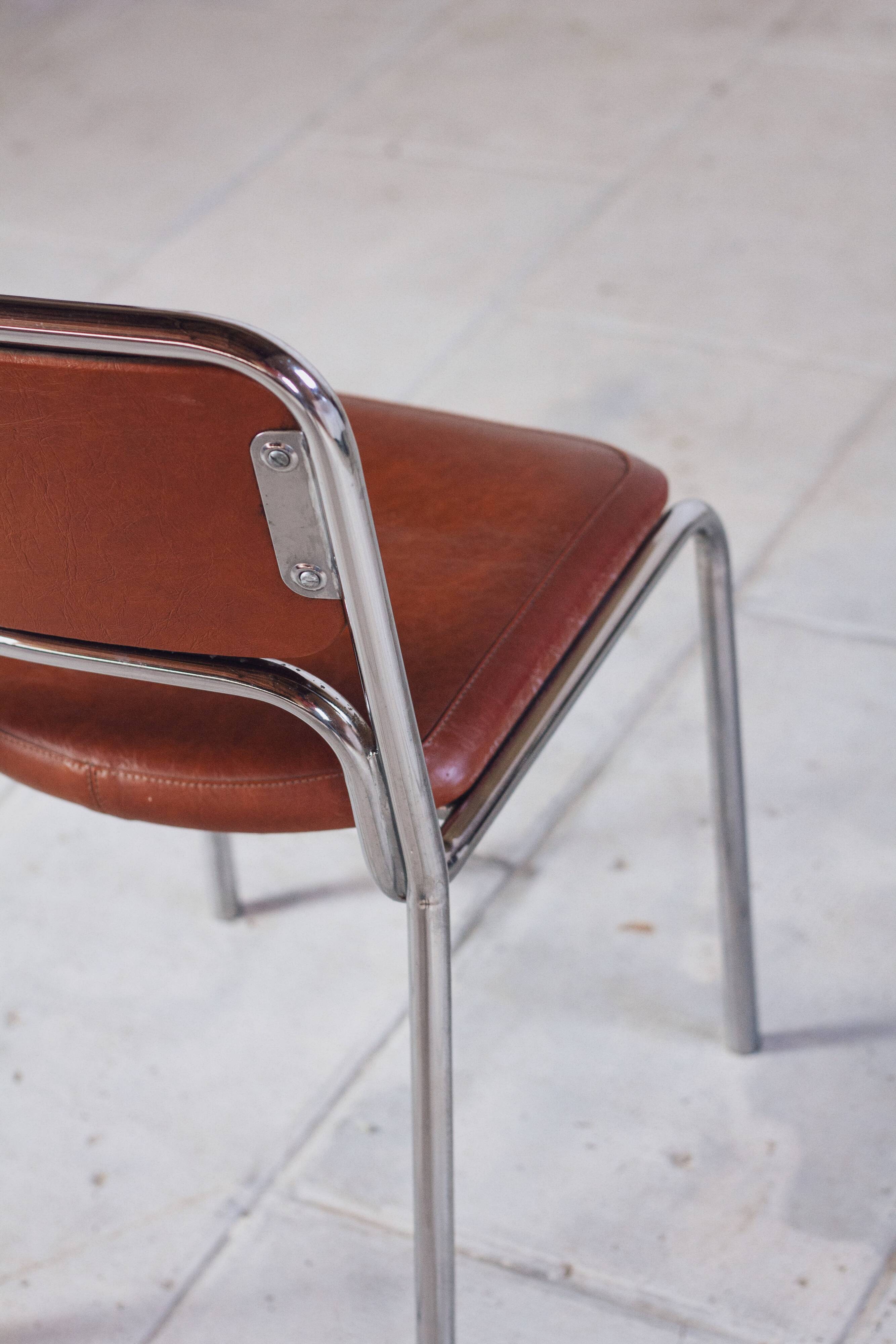 8 vintage tubular chrome and skai chairs, 1970