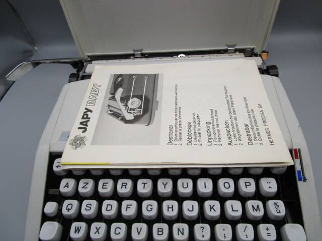 Japy Baby Hermes Beige typewriter
