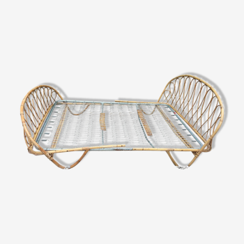 Two-person vintage basket rattan bed