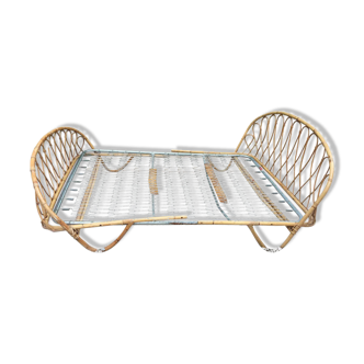Two-person vintage basket rattan bed