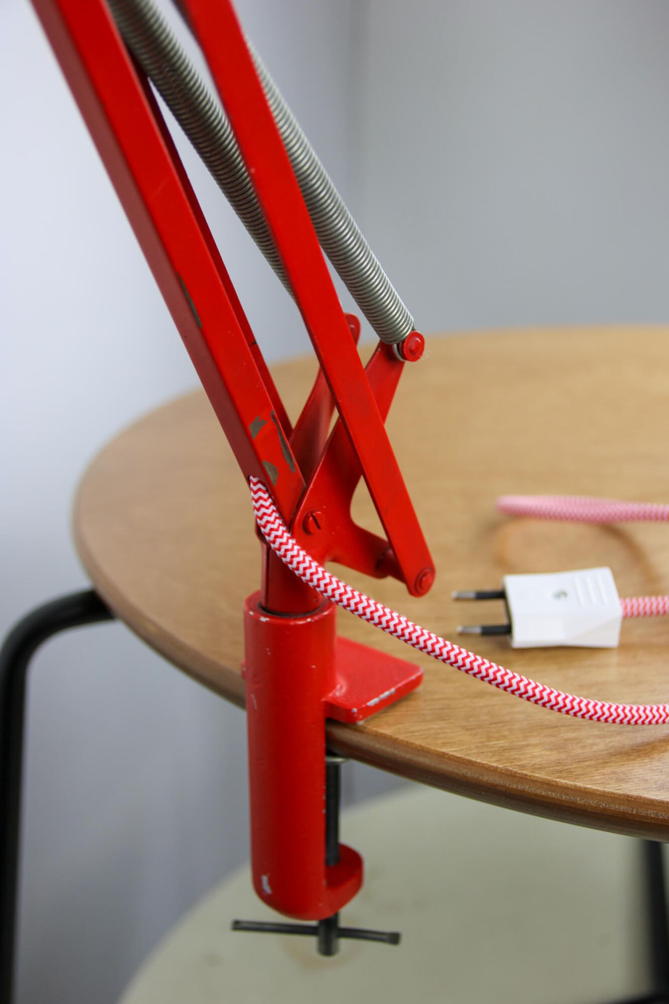 Lampe de table rouge réglable en achitect par Tep, années 1970