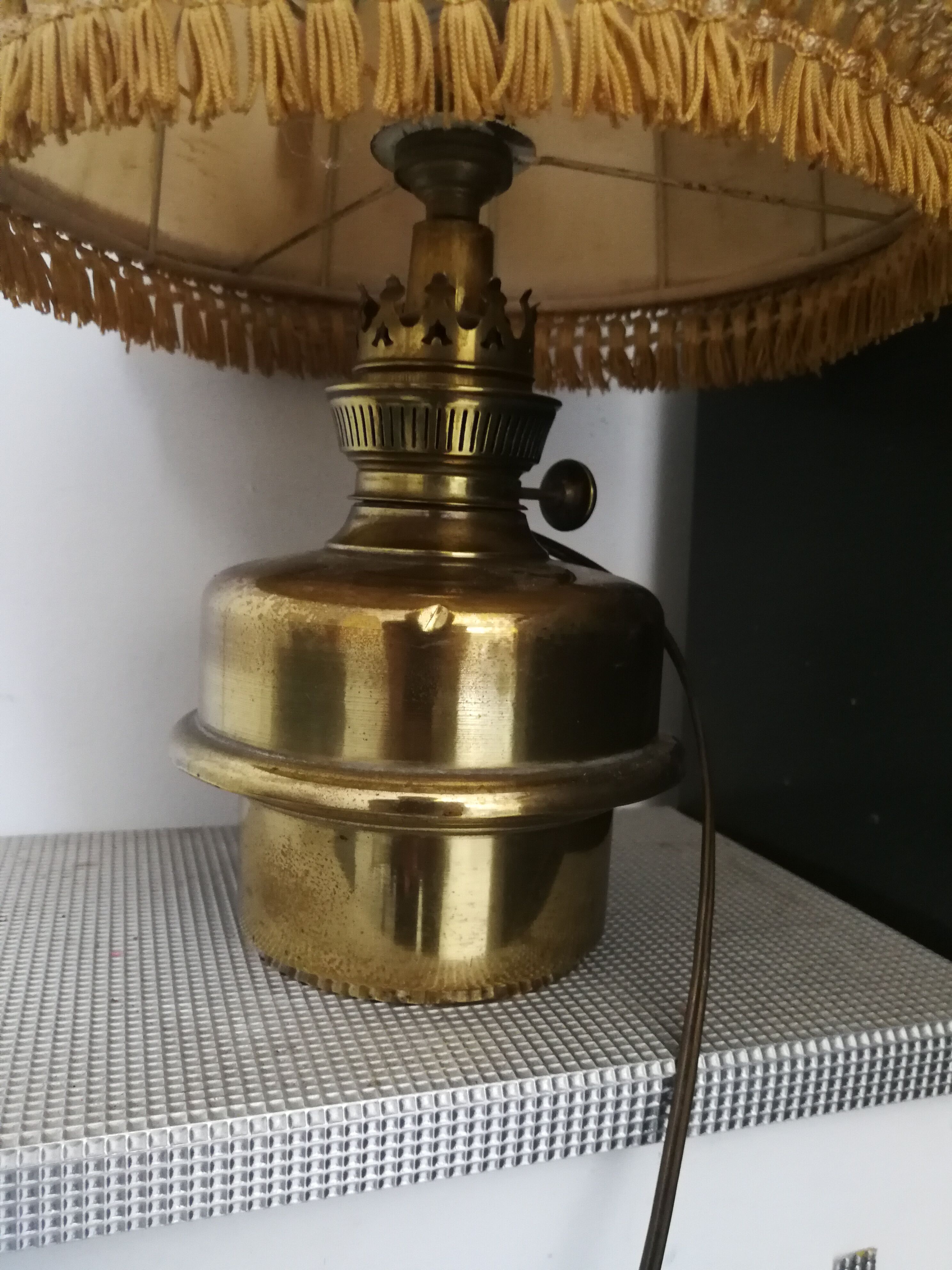'Old oil lamp' bedside lamp