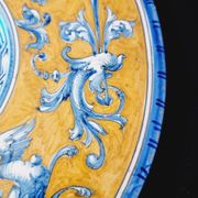 Large grotesque plate (Urbino/Castelli style), made in Italy, pei