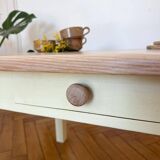 Table basse jaune en bois massif