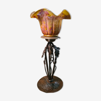 Lampe en fer forgé 1920 a 30, tulipe peinte non signée