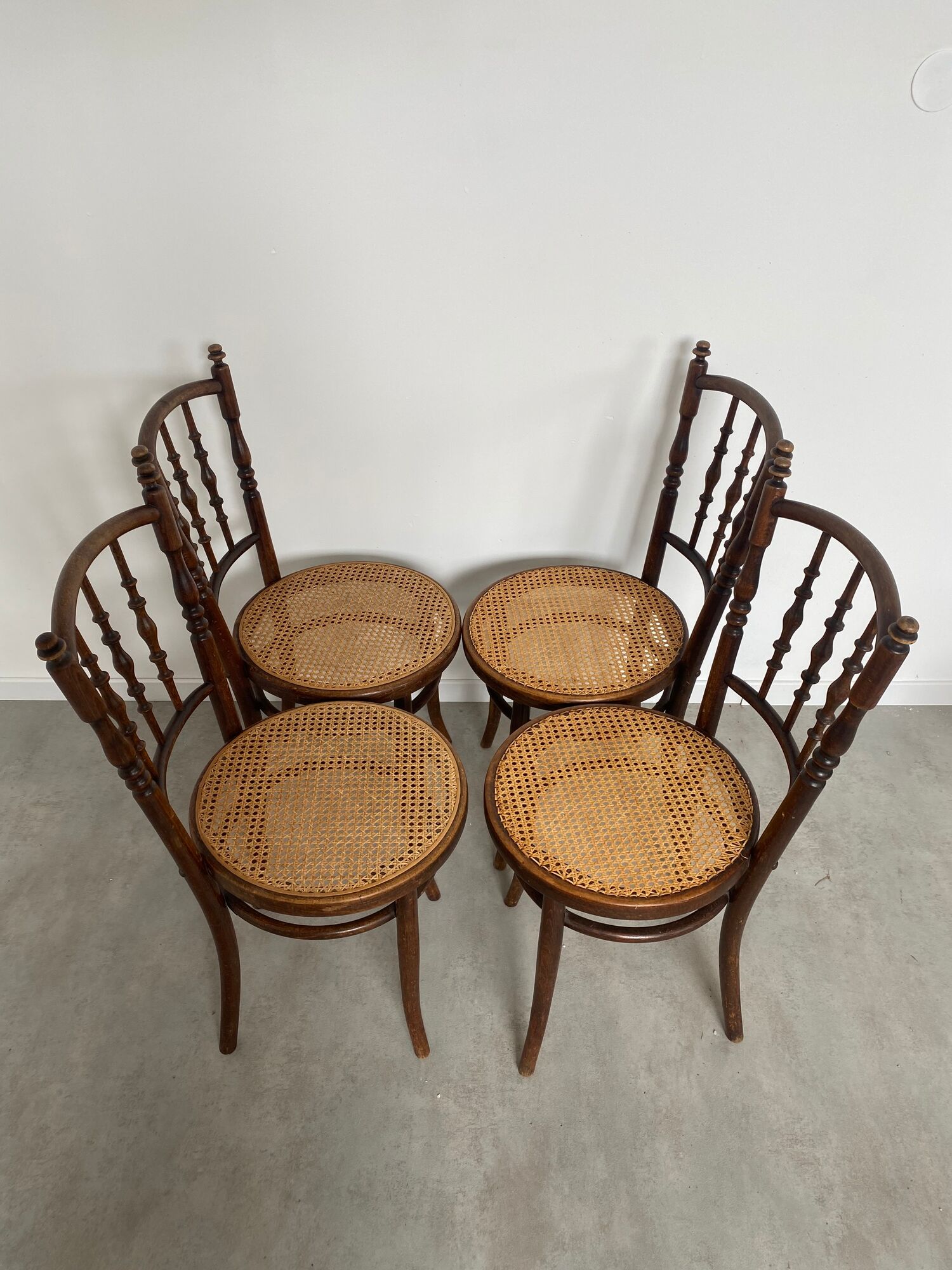4 anciennes chaises de bistrot début 19 eme Josef Hoffmann bois cannage