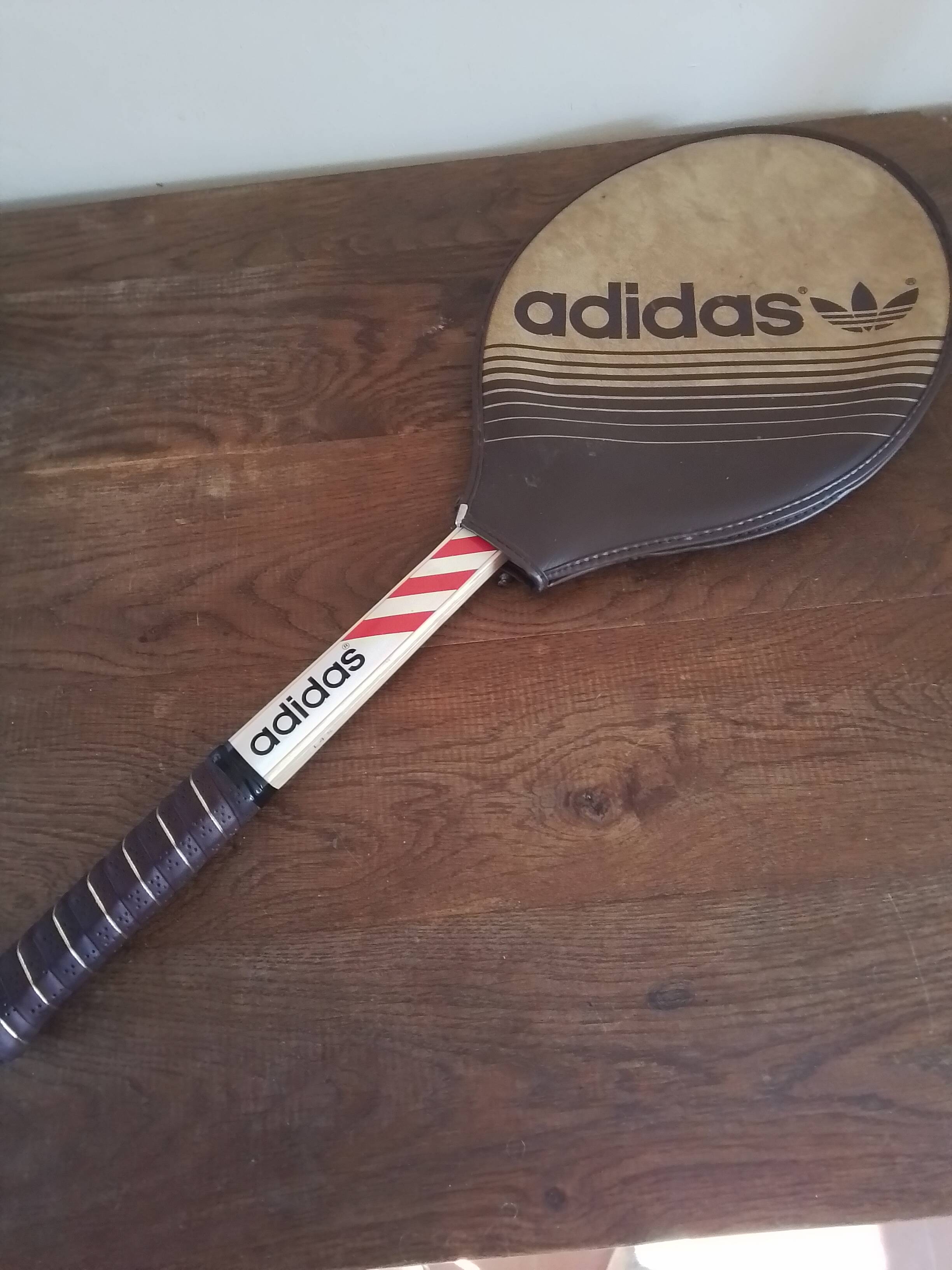 Ilie Nasrase Ads 040 tennis racket