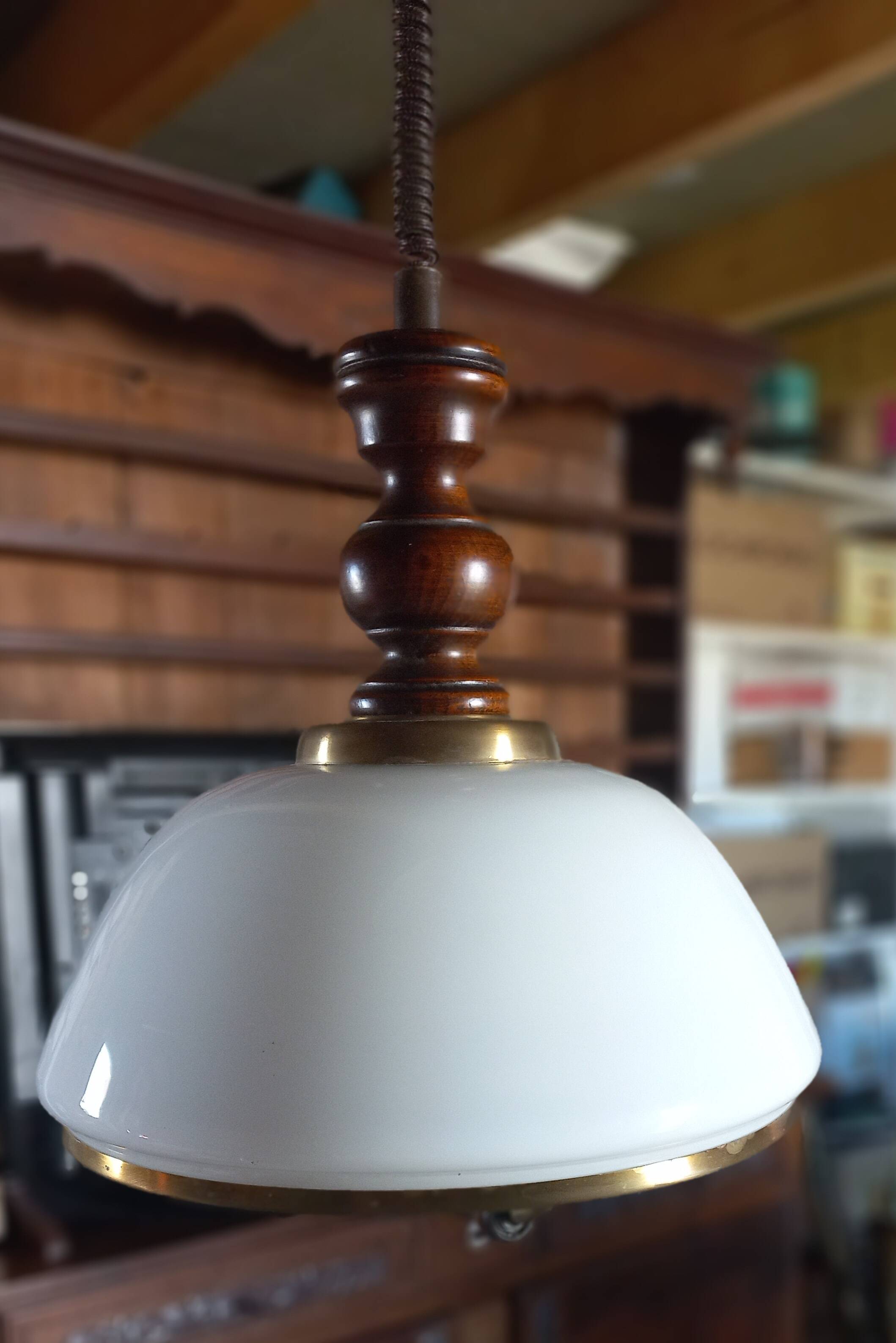 Suspension drop-down opaline