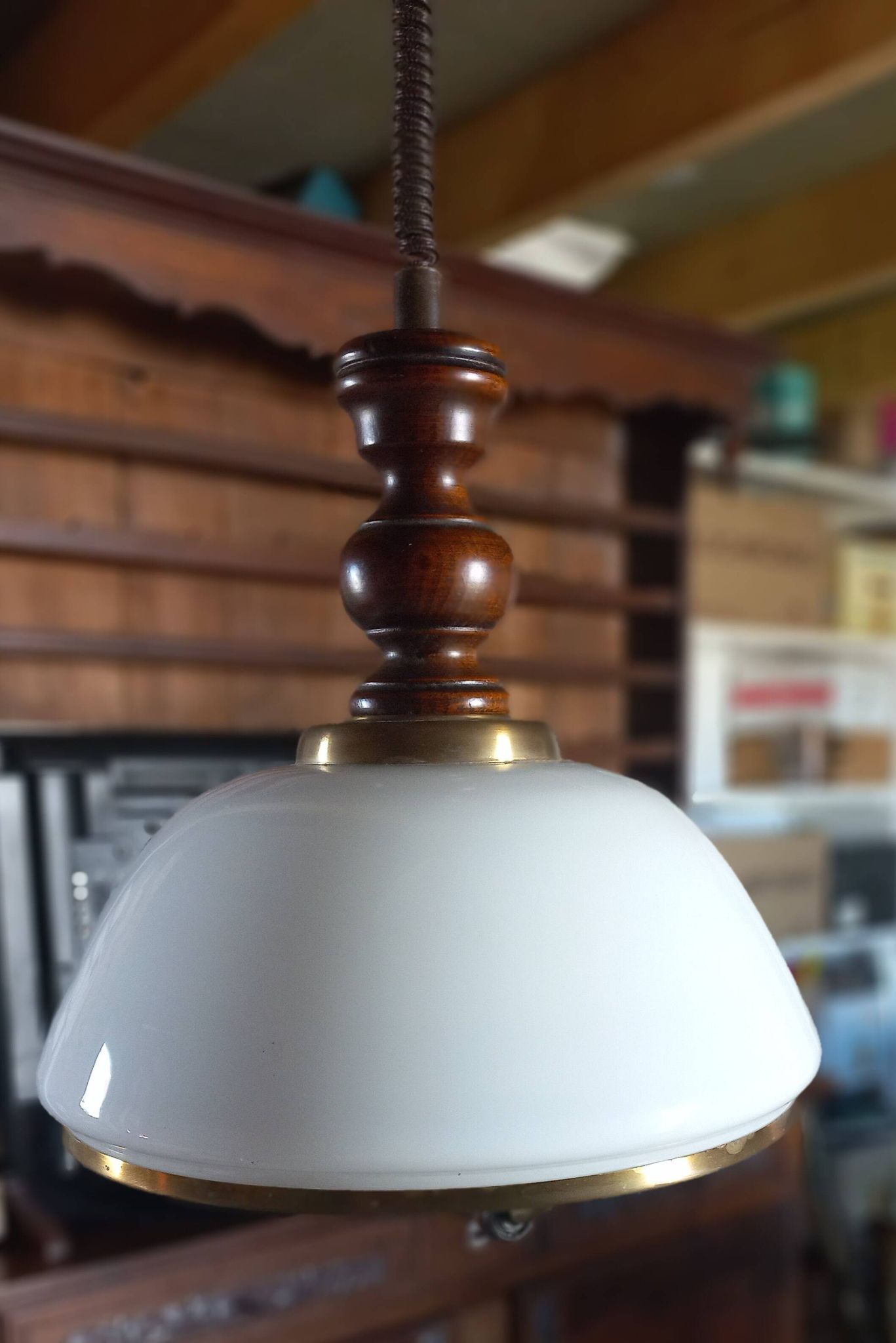 Suspension drop-down opaline
