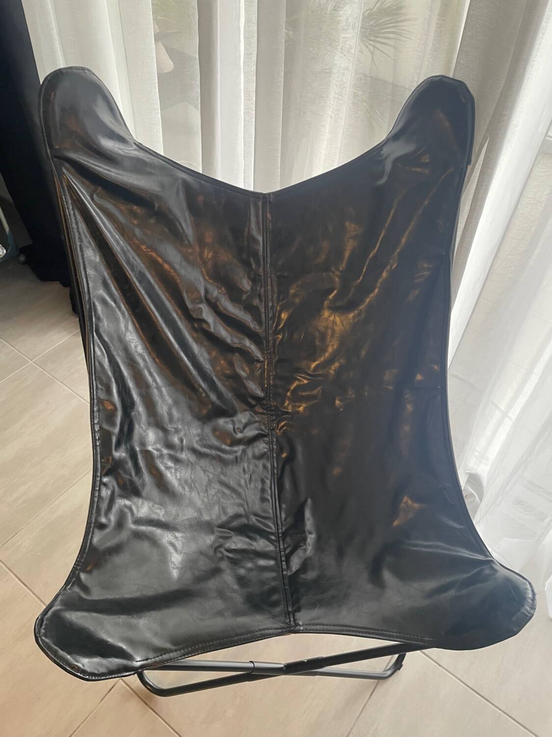 Fauteuil papillon en similicuir en parfait état