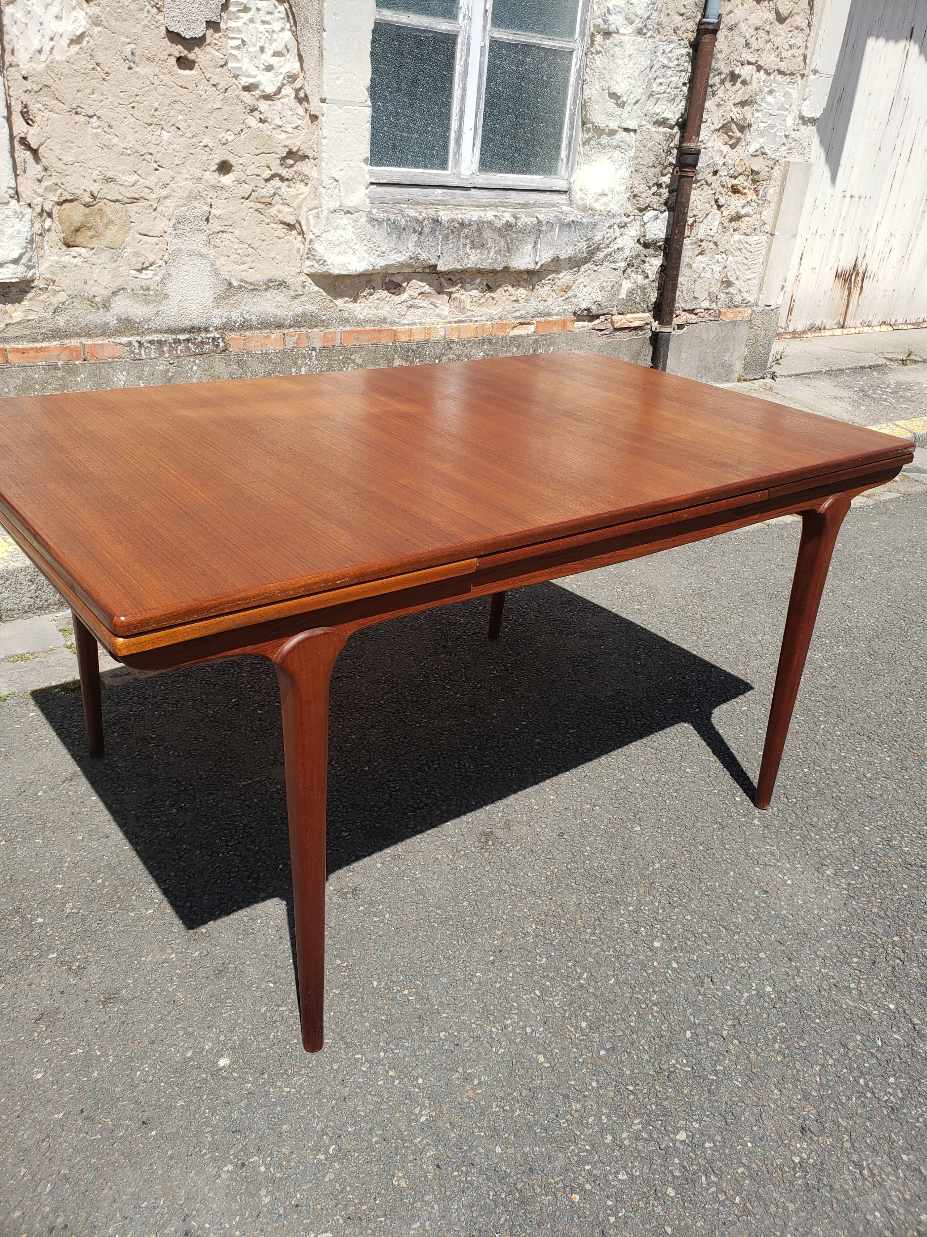 Scandinavian teak table expandable