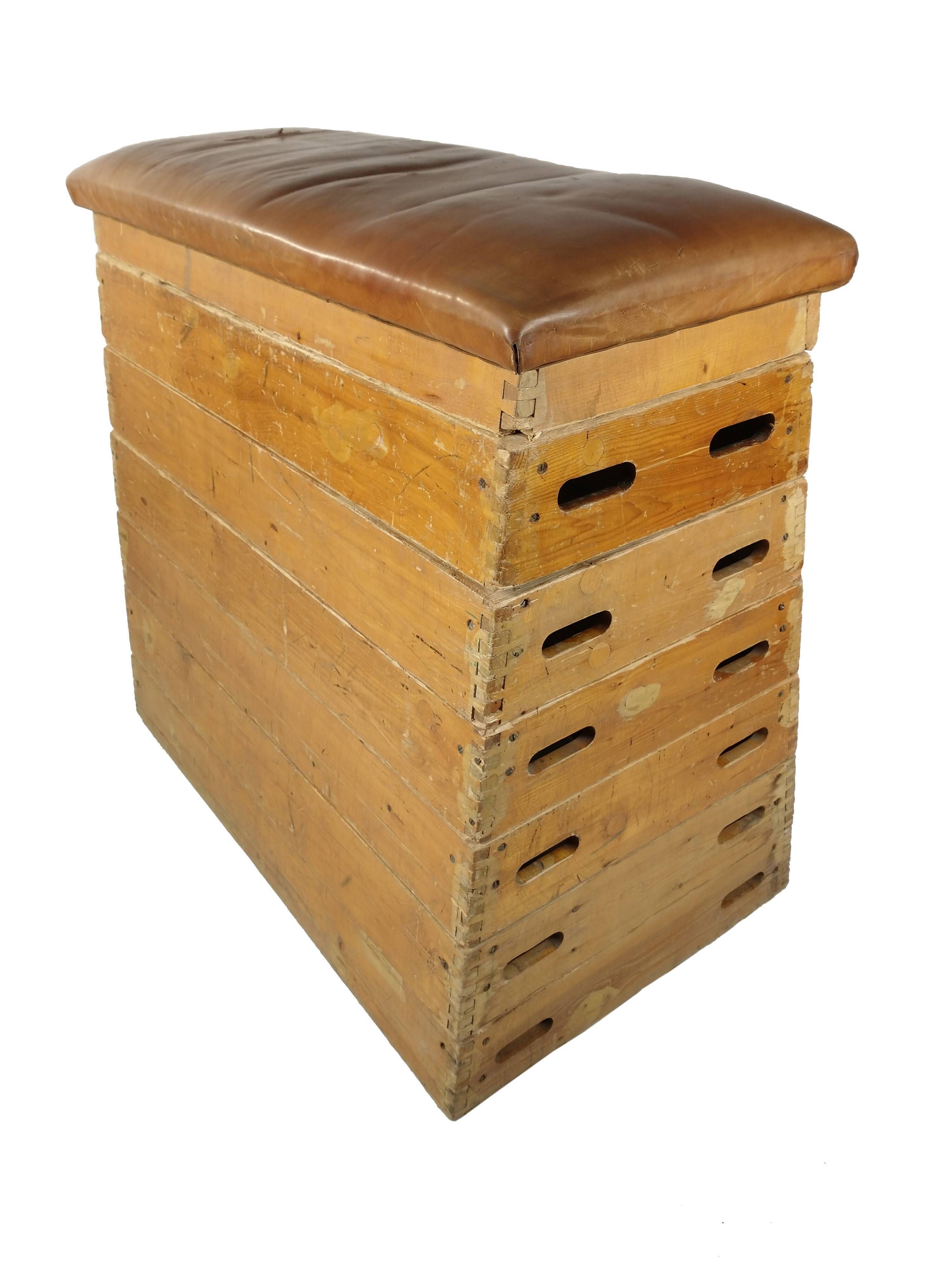 Antique wooden and leather gymnastic box with a jumping hill, 1930er
