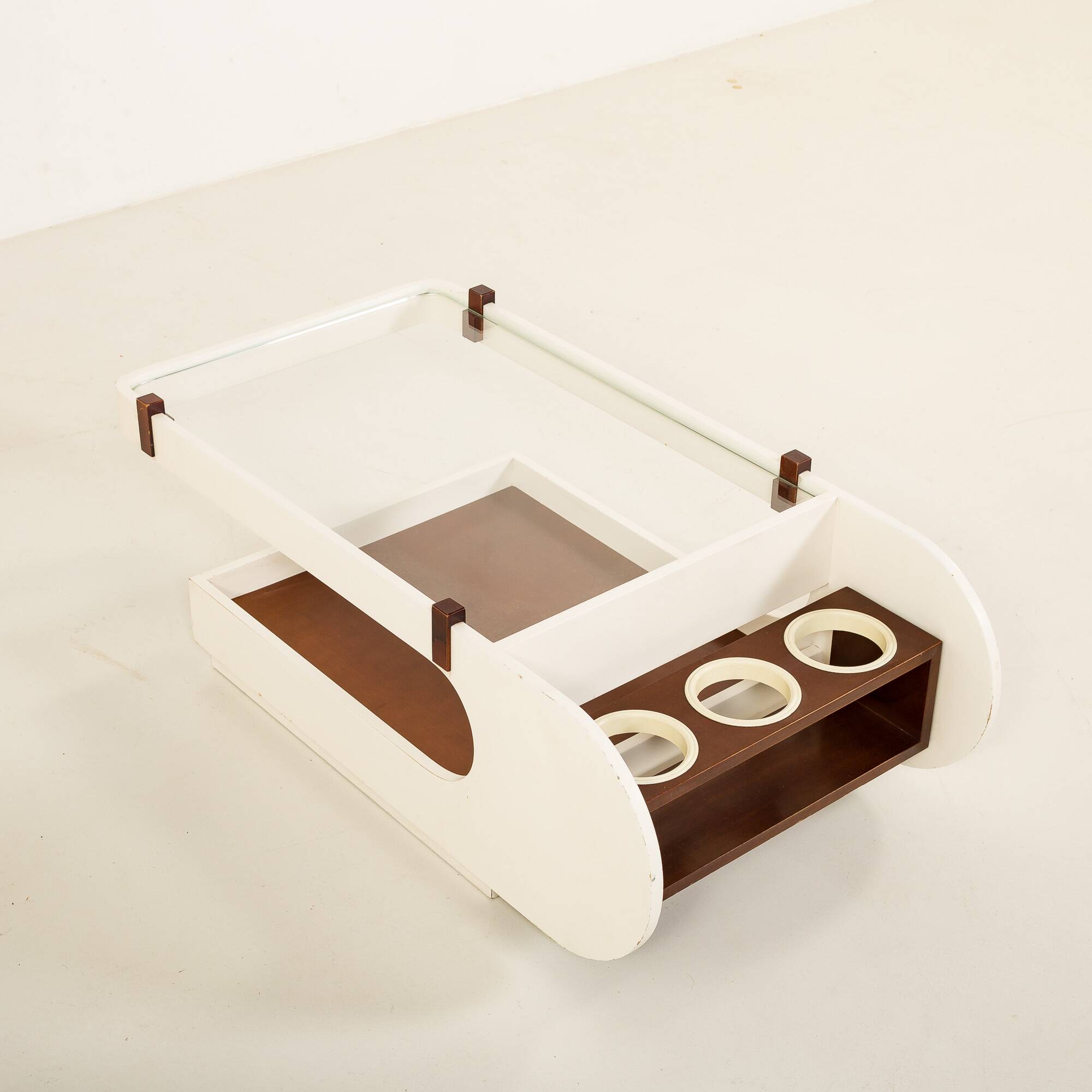 Table basse italienne avec un compartiment bar, années 1970.
