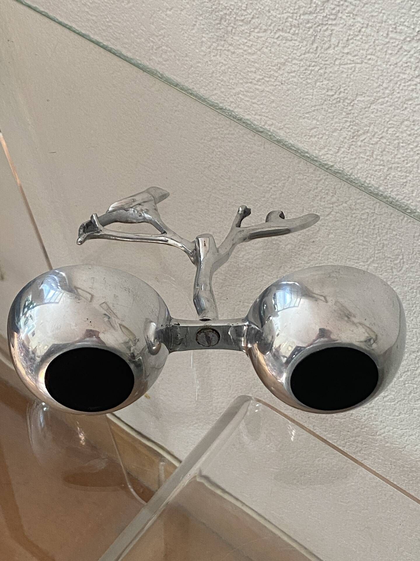 Polished aluminium servant