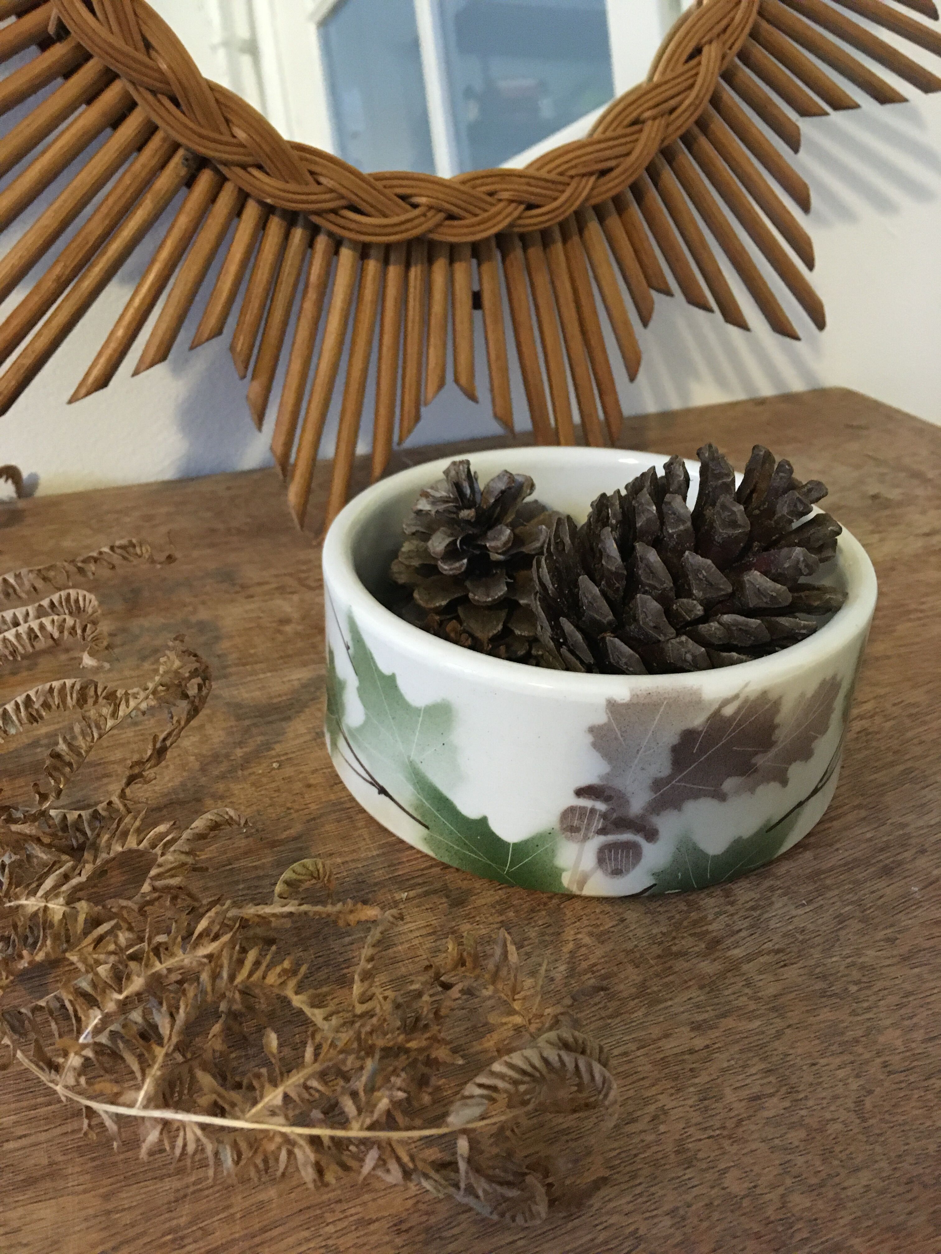 Vintage hazelnut pattern pocket tray