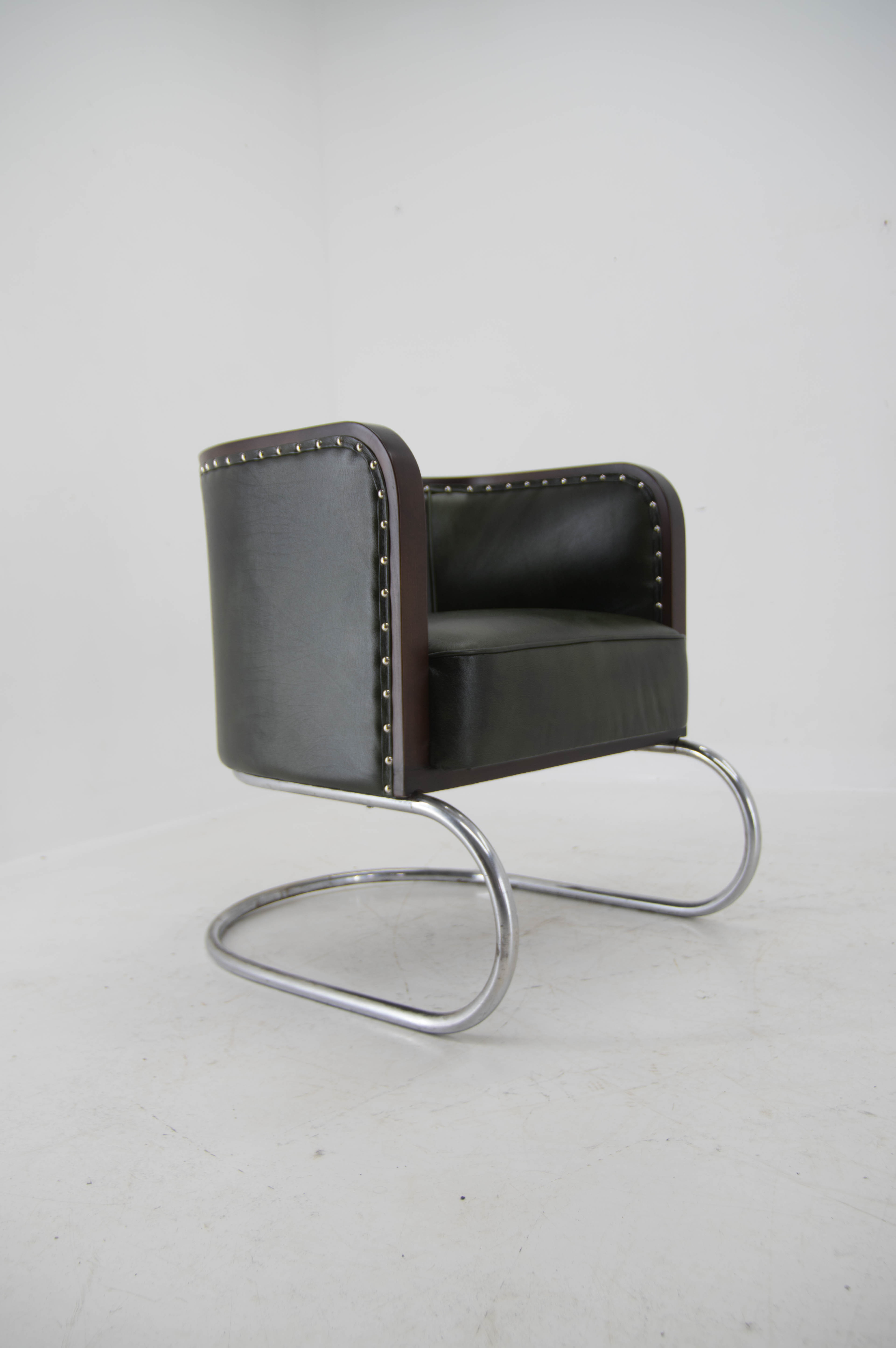 Bauhaus Tubular Armchair in Green Leather,  1930s, Restored