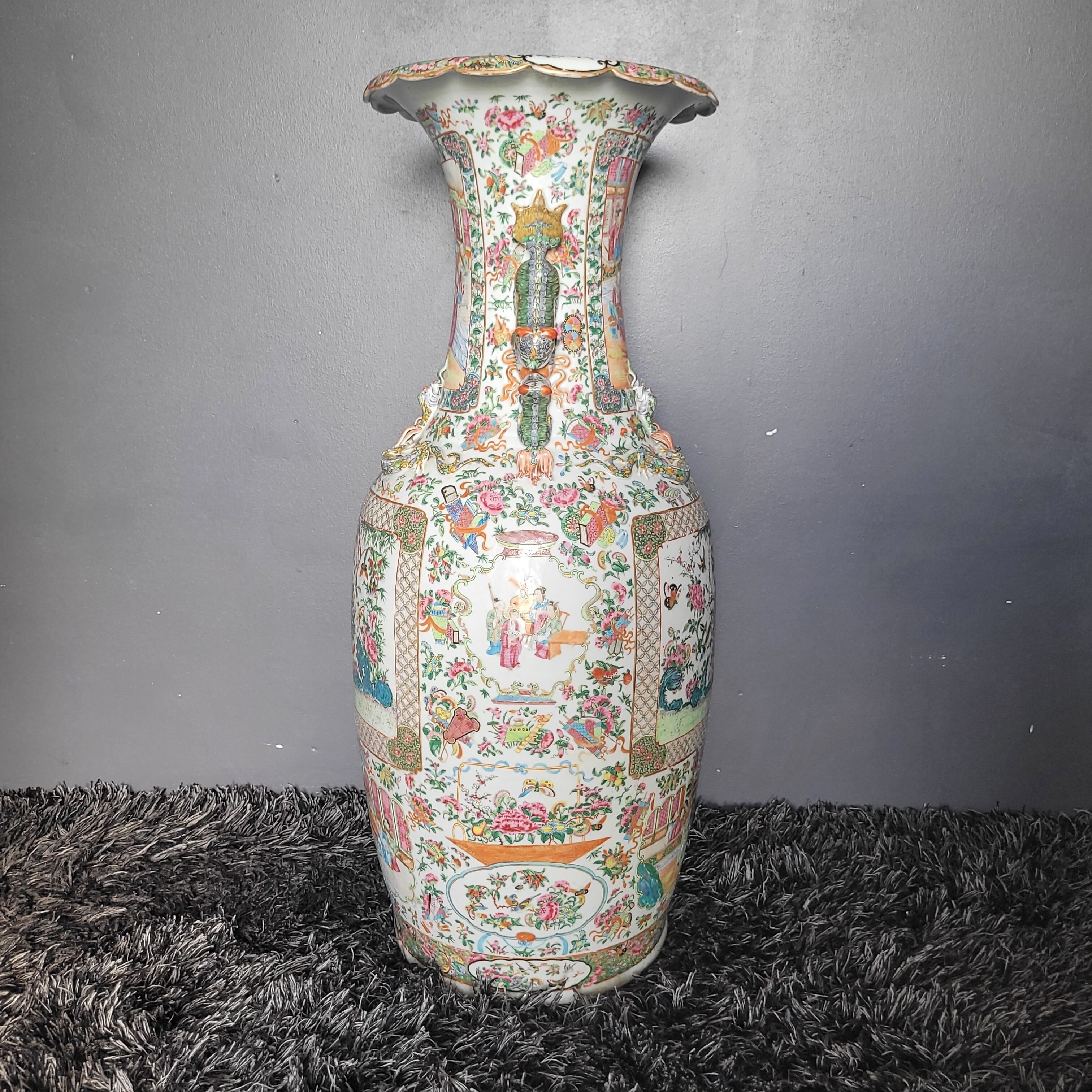 Very large Chinese vase (92 centimeters)