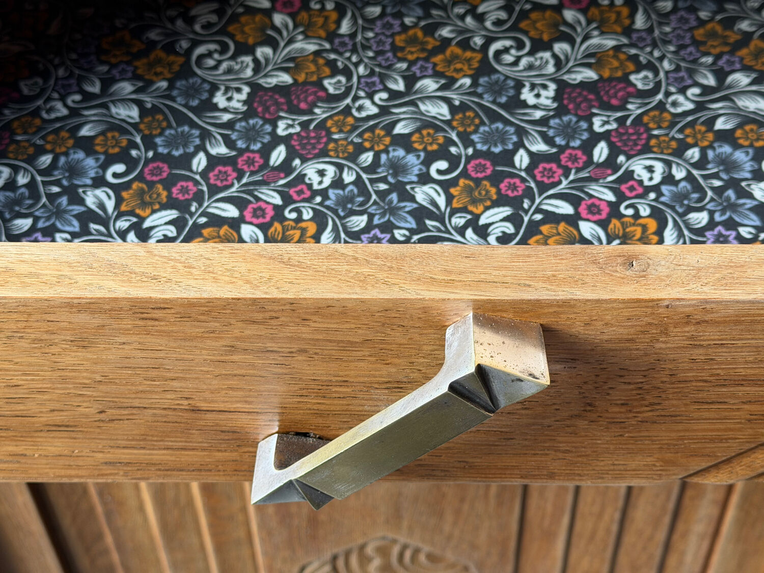 Art Deco buffet in raw and solid oak, 1935.