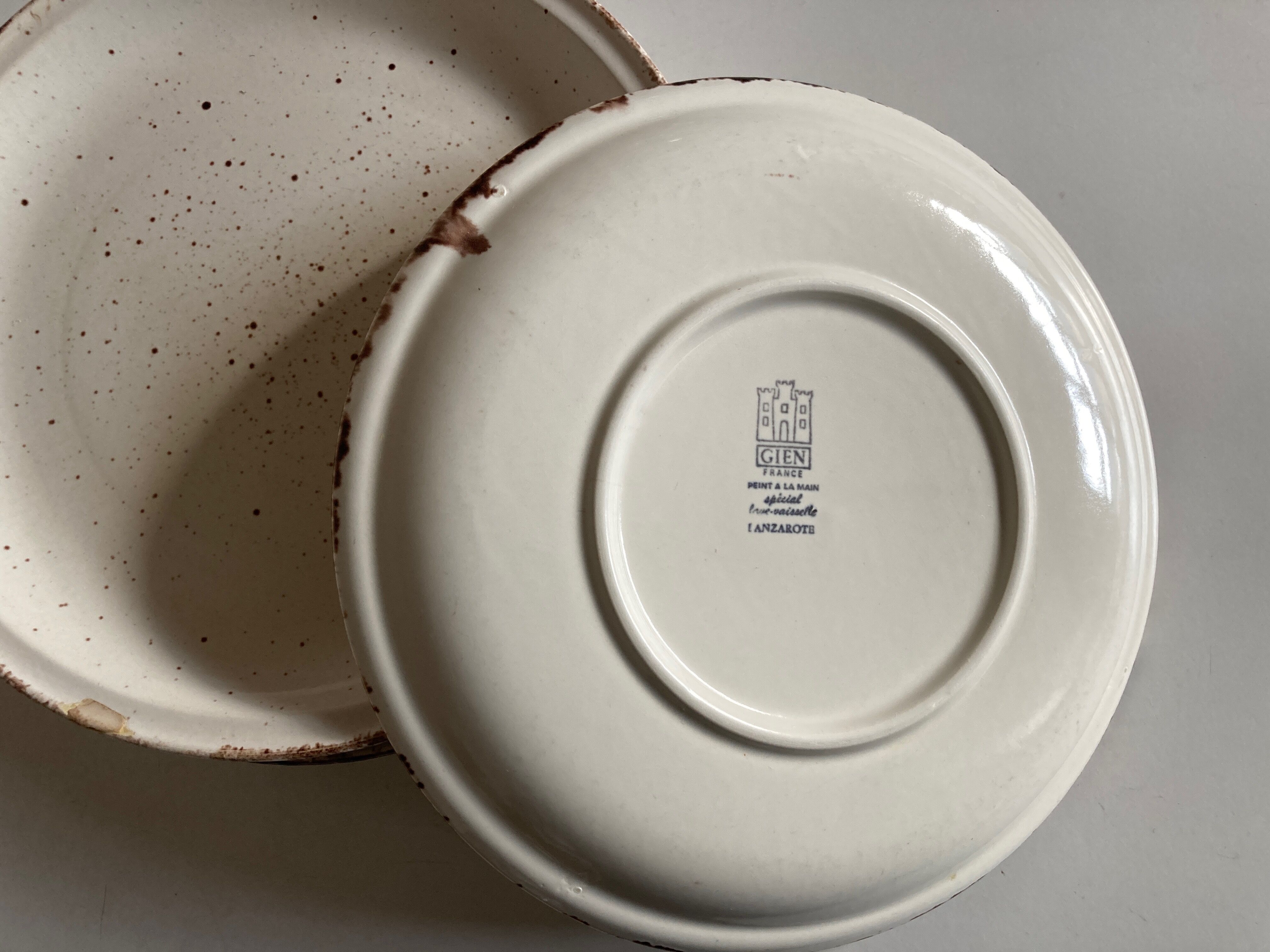 set of 7 plates 1970s faience of Gien Lanzarote sandstone decoration