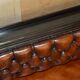 Banc de pub victorien Chesterfield en cuir restauré
