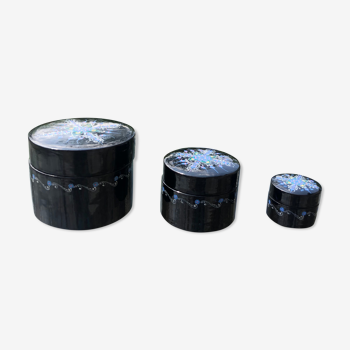 3 round trundle boxes made of lacquered wood