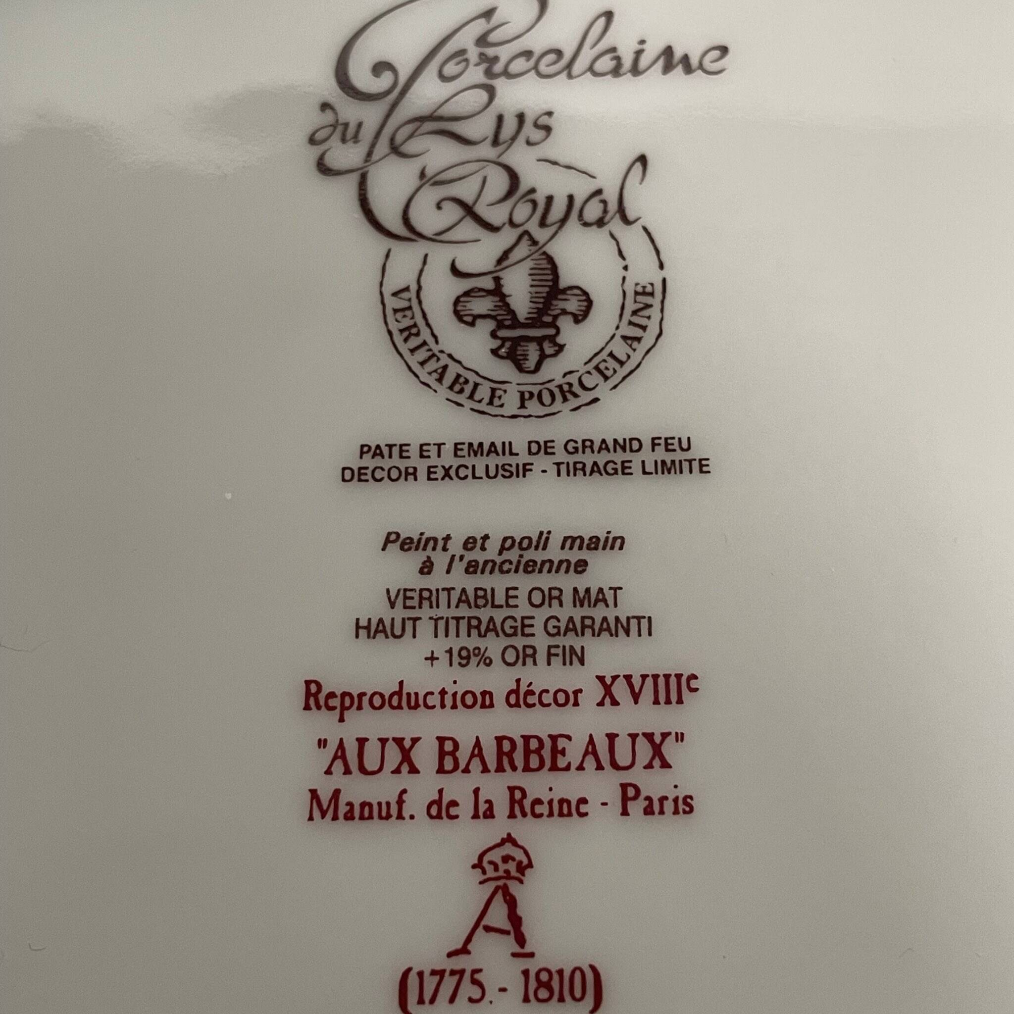 Porcelain Pocket Emptier - Manufacture du Lys Royal with Cornflower decoration