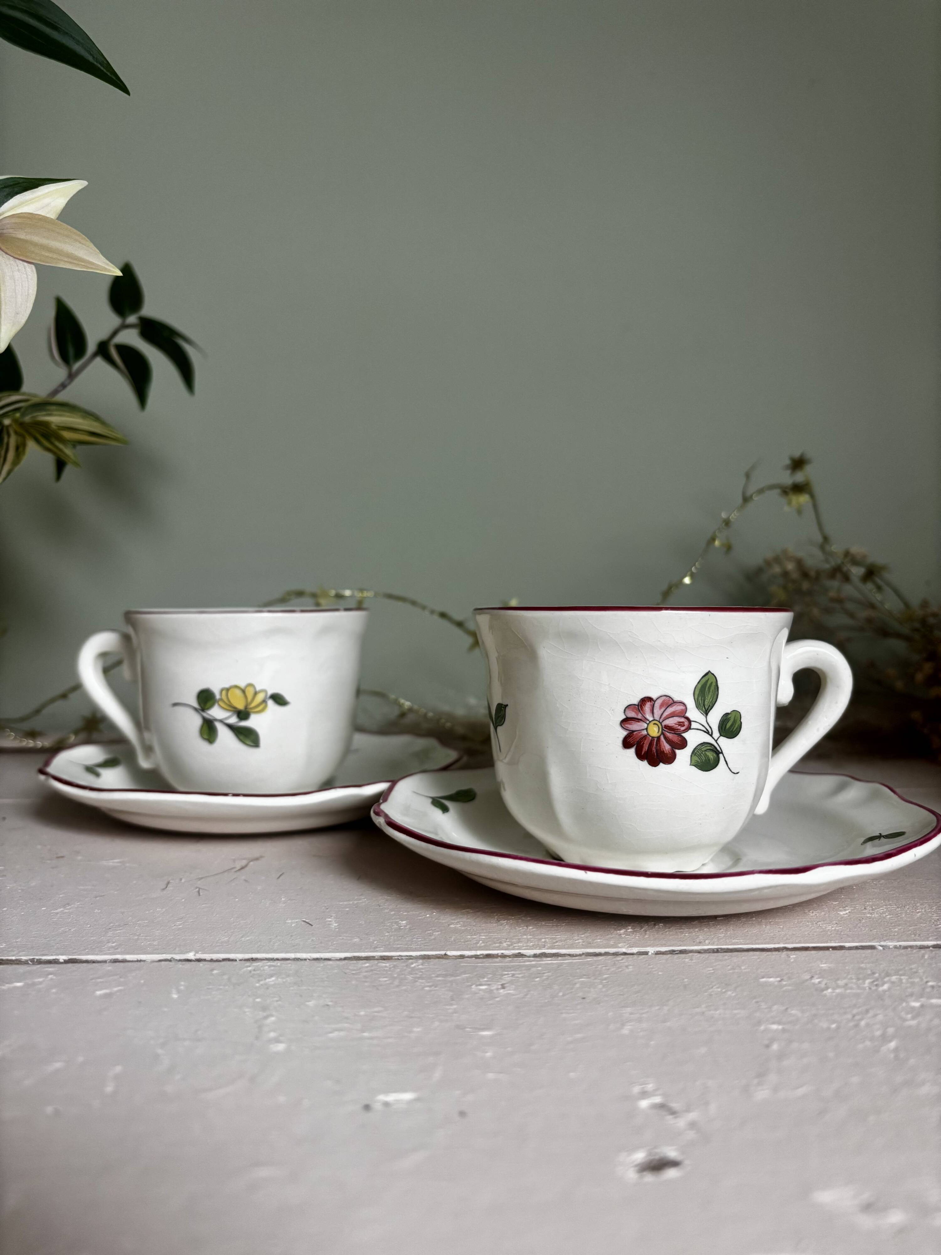 Duo of cups and saucers Old Saint Amand