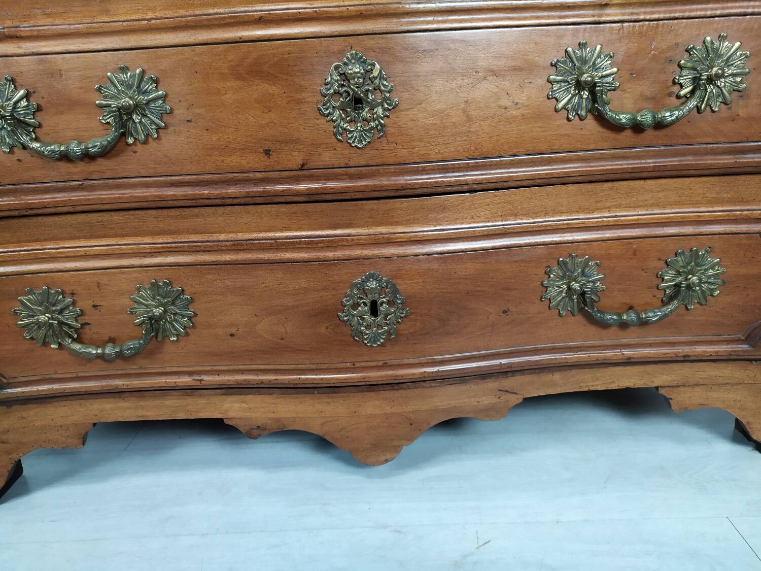 Commode lyonnaise noyer