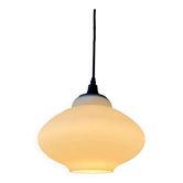 Suspension en verre opalin Mid Century attribuée à Louis Kalff
