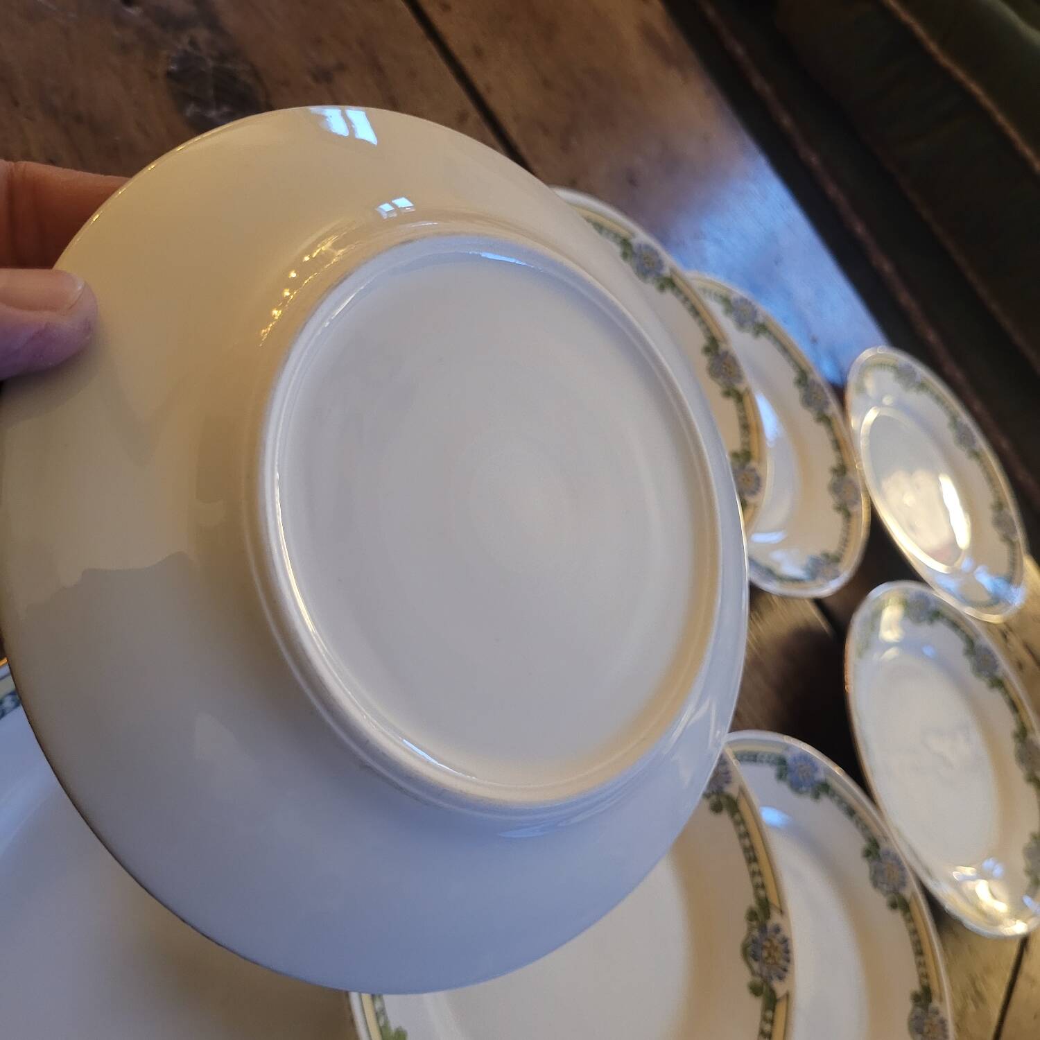 Set of 10 fine porcelain plates with Art Deco decoration.