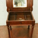 Travailleuse en noyer et placage de noyer Meuble d'appoint XX siècle