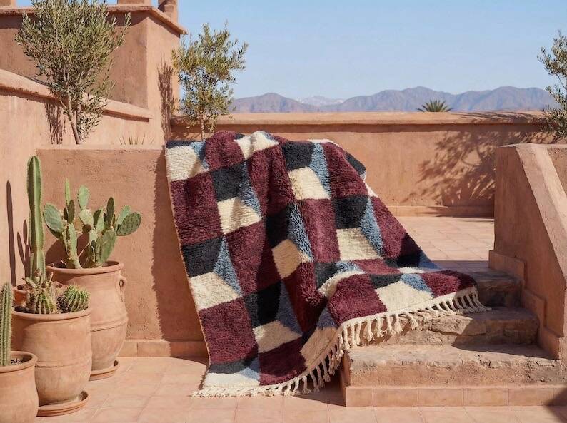 Handwoven natural wool rug, size 200/300 cm.