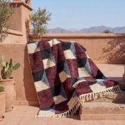 Handwoven natural wool rug, size 200/300 cm.