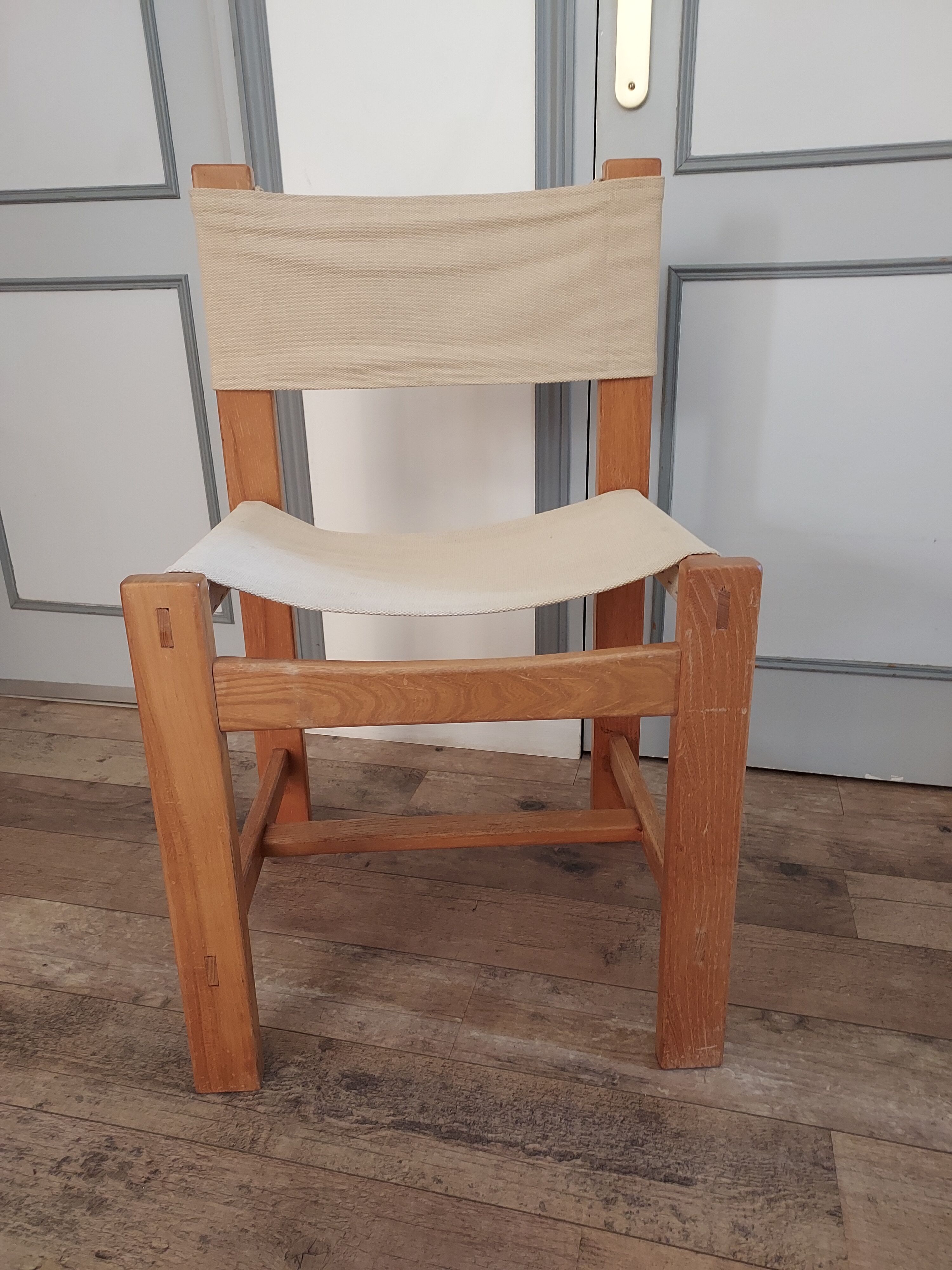 Lot 4 minimalist chairs