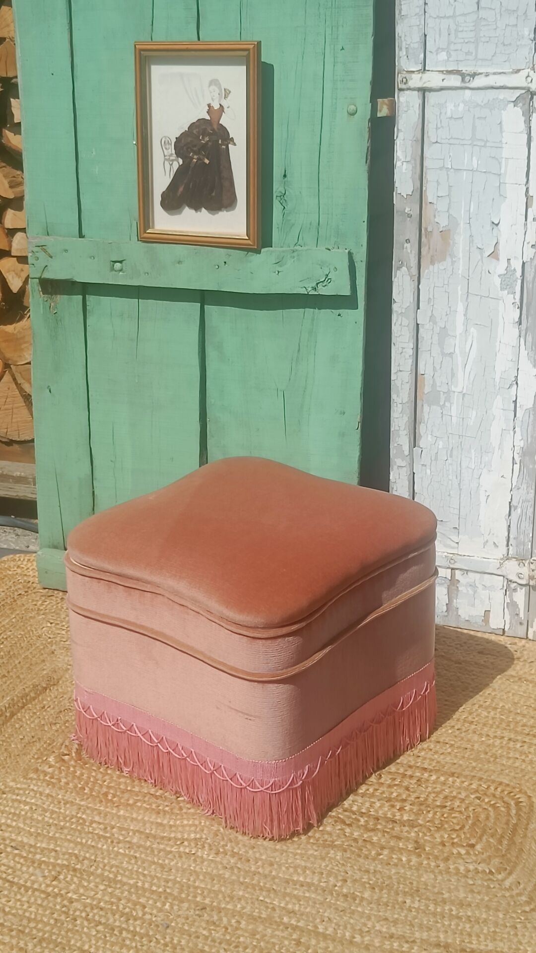 Pouf coffre en velours rose à franges, vers 1950-1960