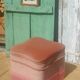 Pouf coffre en velours rose à franges, vers 1950-1960
