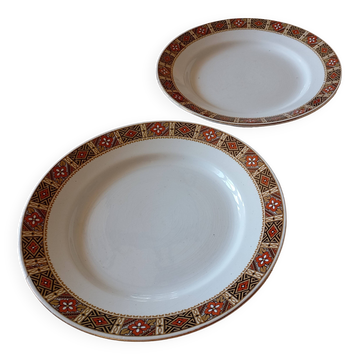 Paire de plats sur piedouche KG Lunéville "Vittefleur" début 20e siècle